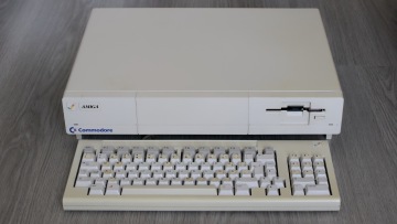 The fully restaured Amiga 1000.